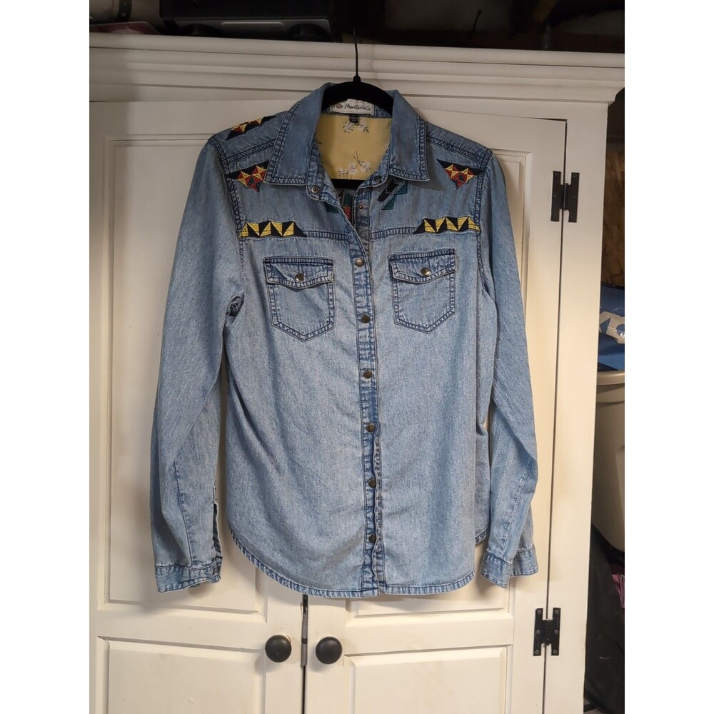 Montana Co. Denim Shirt Women Large Blue Aztec Embroidered Western Cowgirl Snap